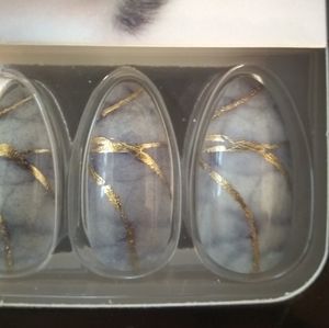 Mable and gold striped nail set